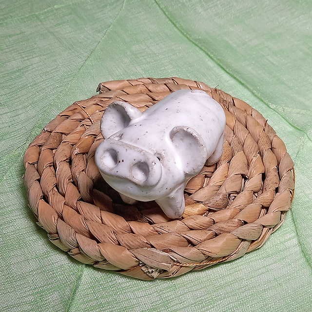 복 돼지 소품 엄마 인형 –흰색